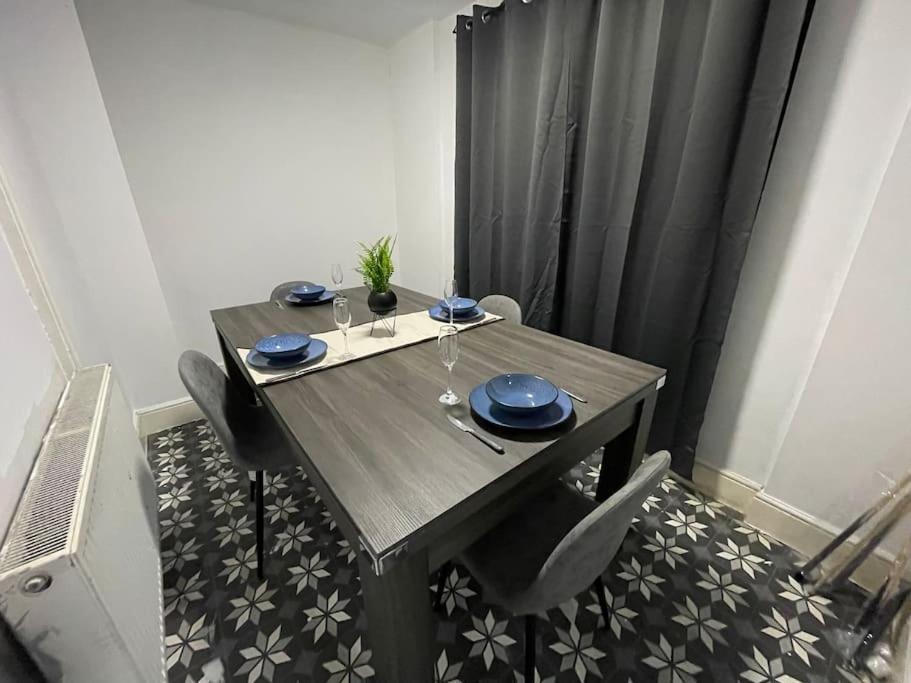 30 Percent Off Weekly Stays - 6 Bedroom House - 11 Beds Blackpool Exterior photo